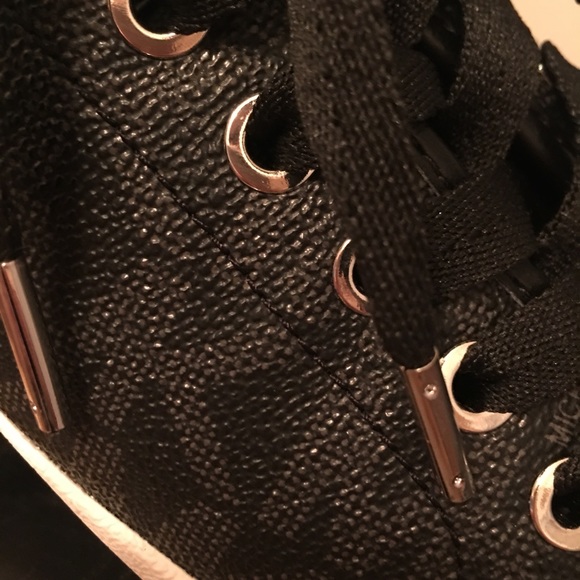 NWOB Michael Kors City Sneakers - Picture 2 of 7